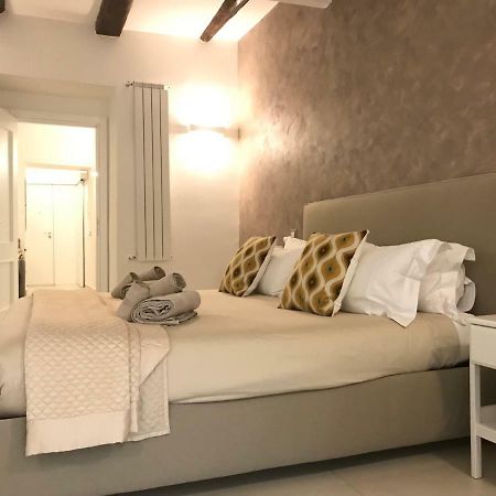 Napoli Plebiscito Apartment Bagian luar foto