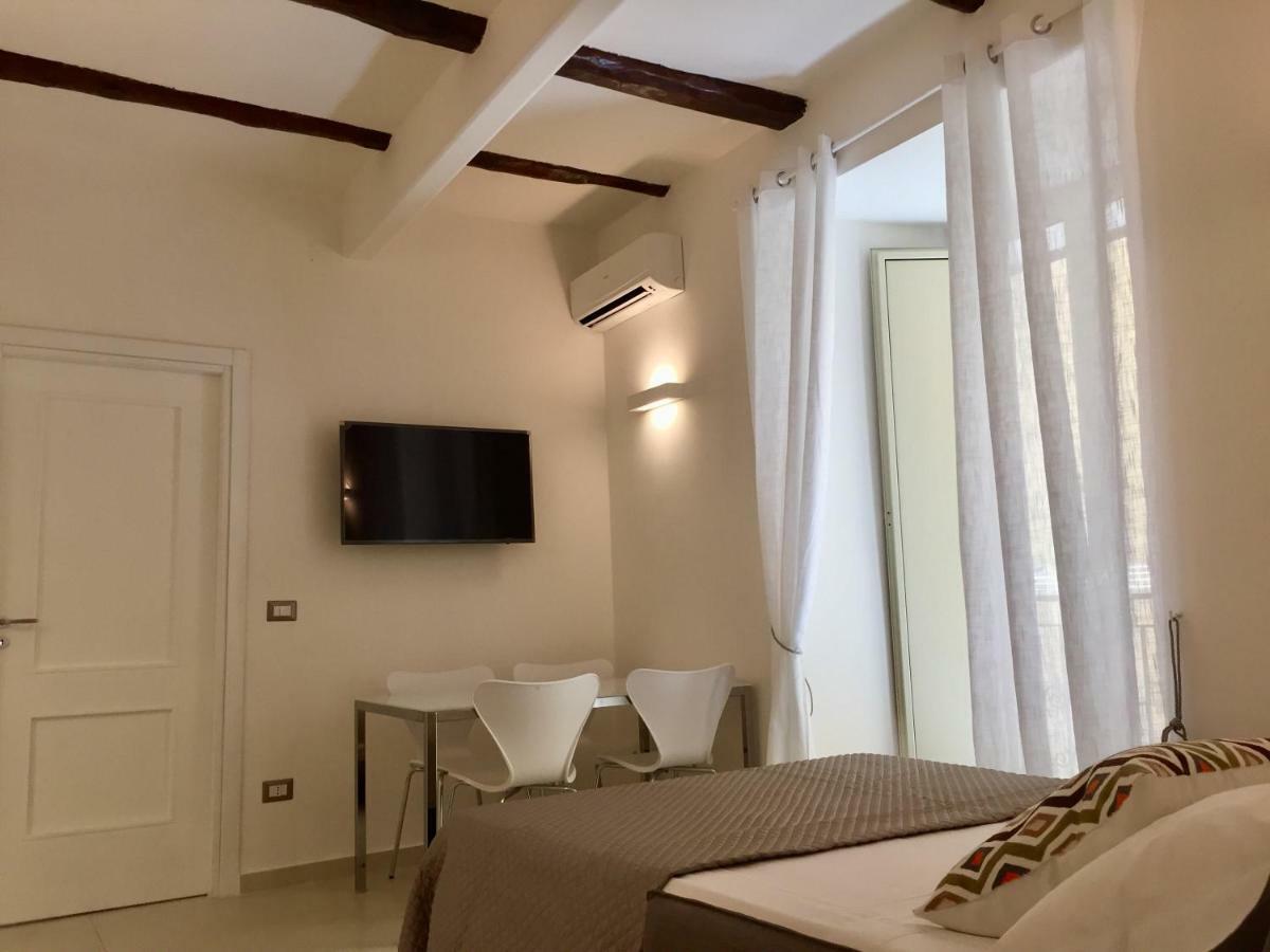 Napoli Plebiscito Apartment Bagian luar foto