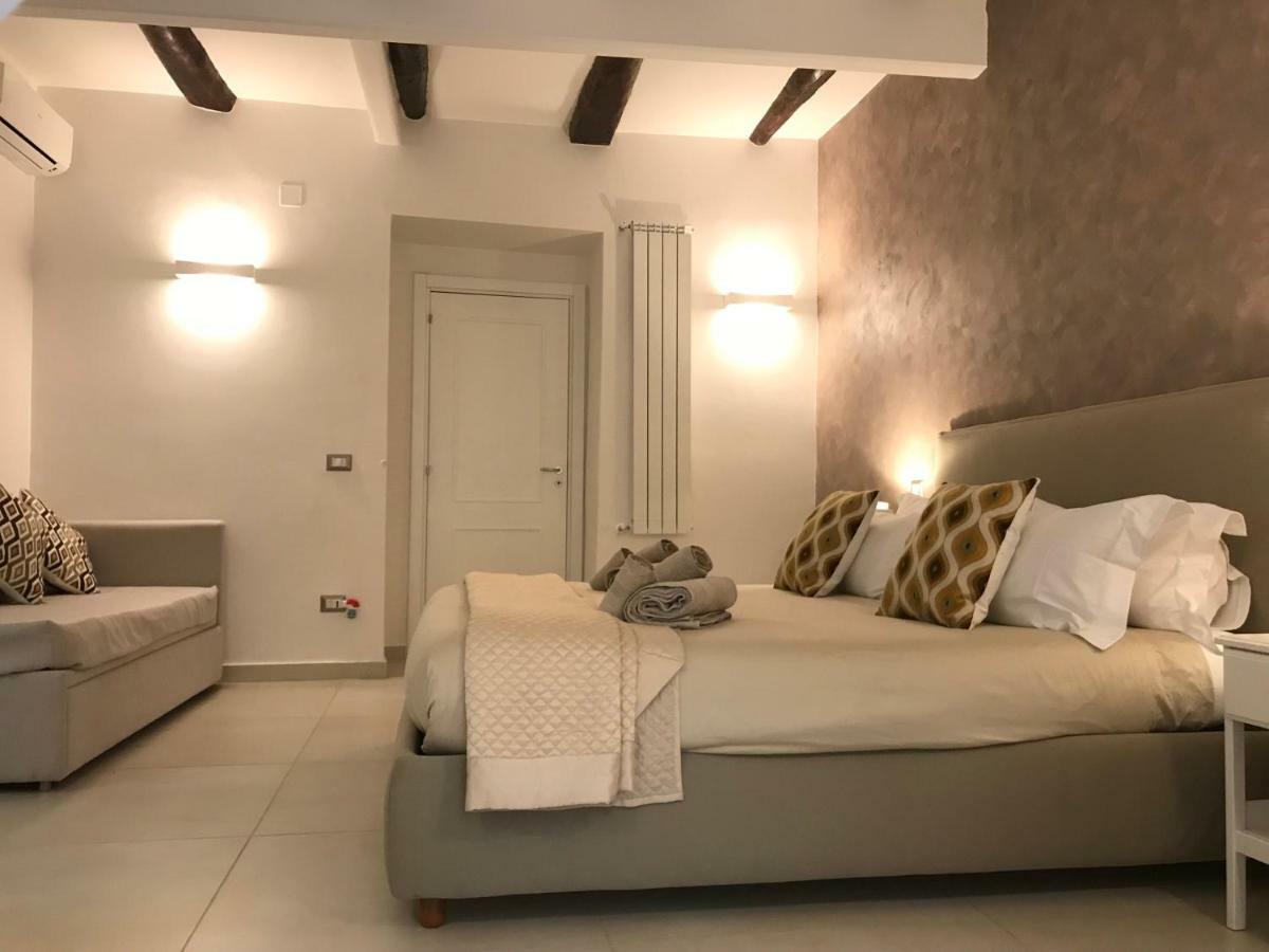 Napoli Plebiscito Apartment Bagian luar foto