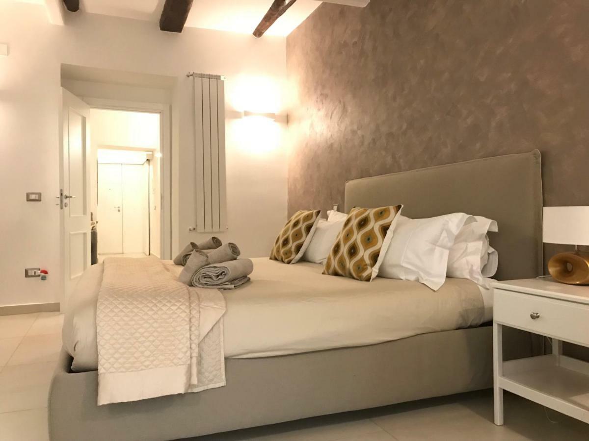 Napoli Plebiscito Apartment Bagian luar foto