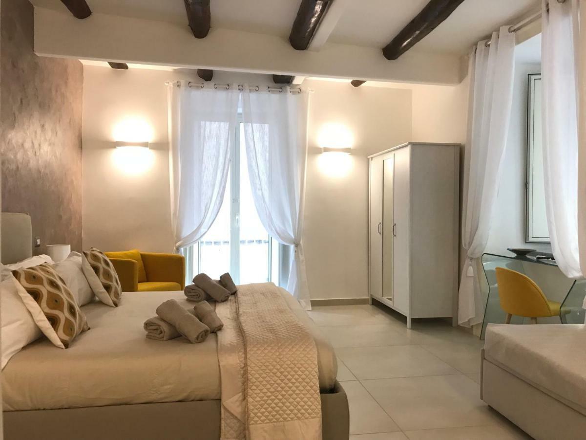 Napoli Plebiscito Apartment Bagian luar foto