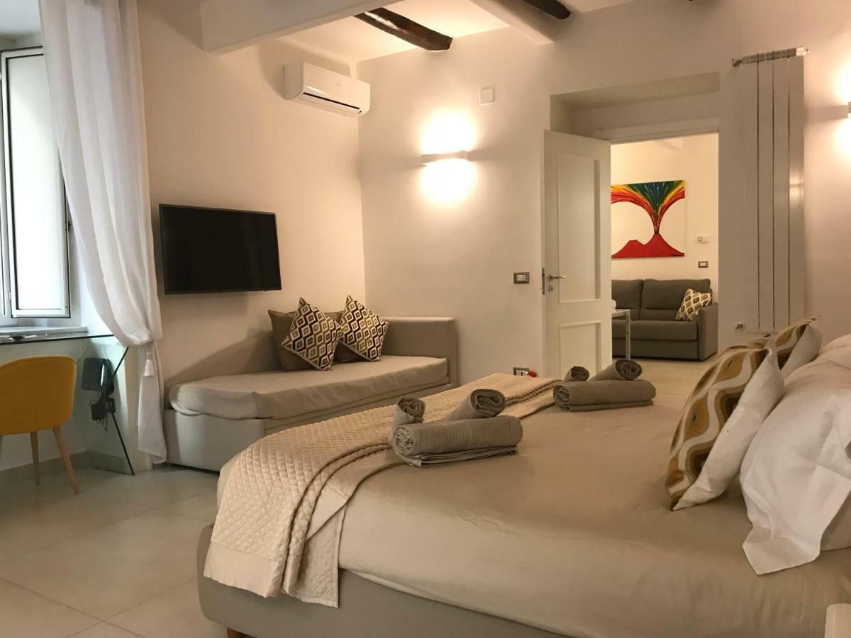 Napoli Plebiscito Apartment Bagian luar foto